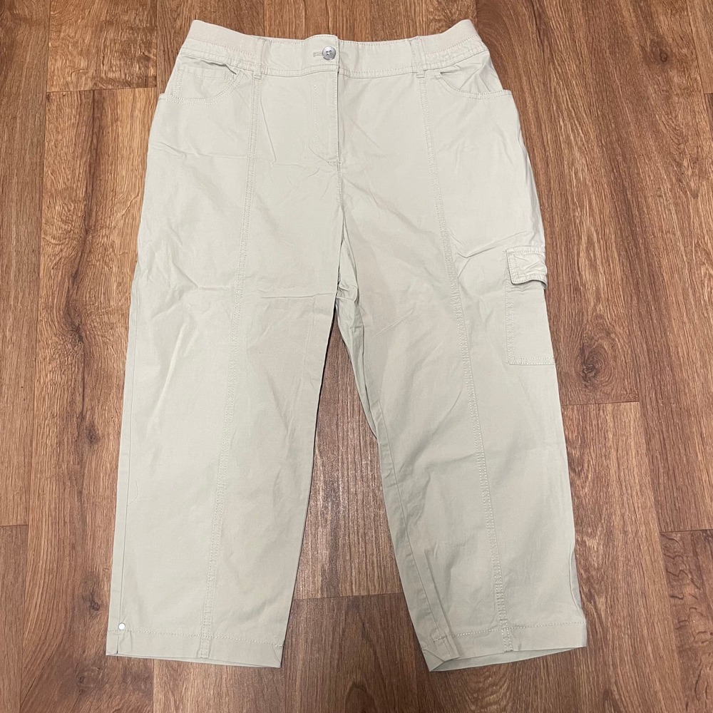 Chicos Womens Khaki Cargo Capri Cropped Pants Size Small/6/.5 Stretch Cotton